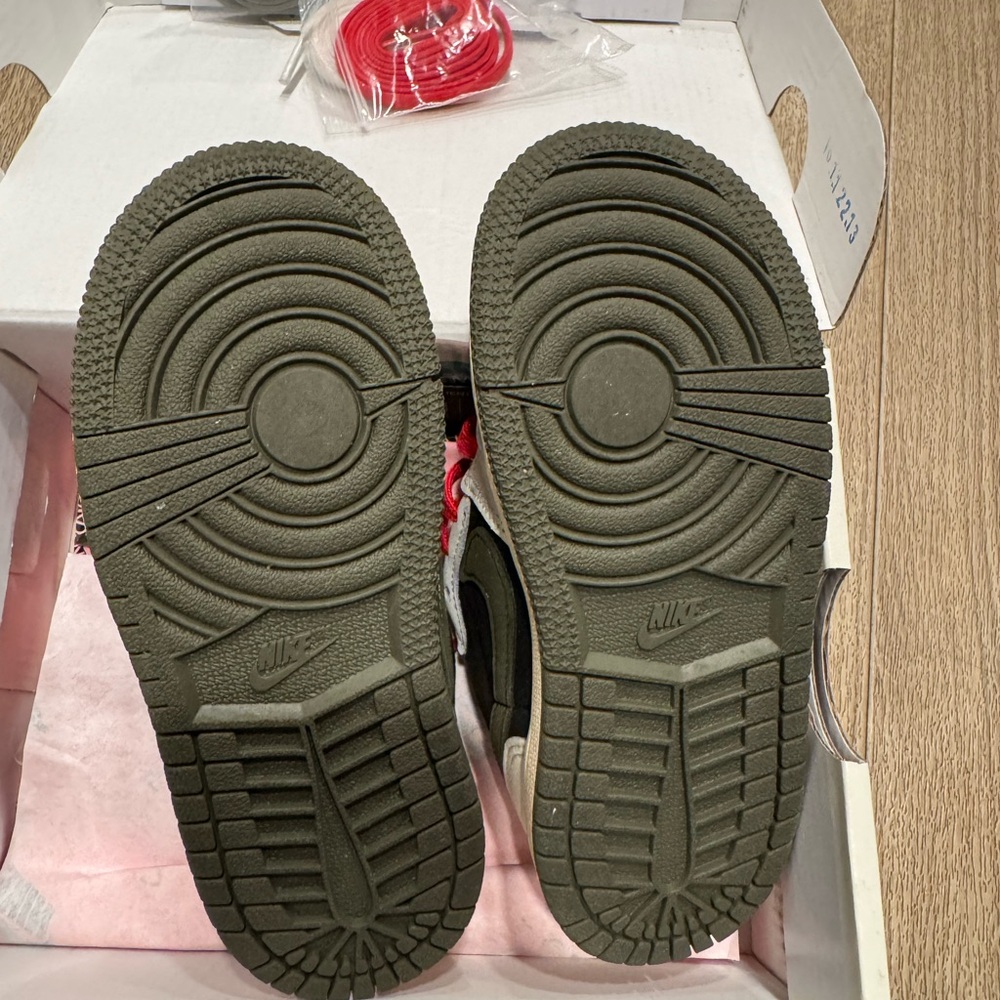 Retro Air Jordan 1 Travis ScottKids Black/White Sneakers with Red and Olive - Picture 2 of 11